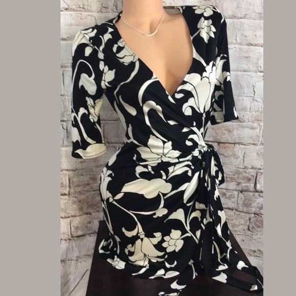 White House Black Market Tops - 💚For Bundle Only WHBM Silk Tunic Wrap Robe💚