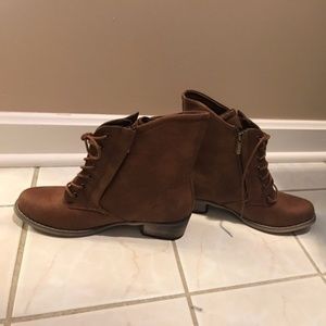 Super cute lace up ankle boots