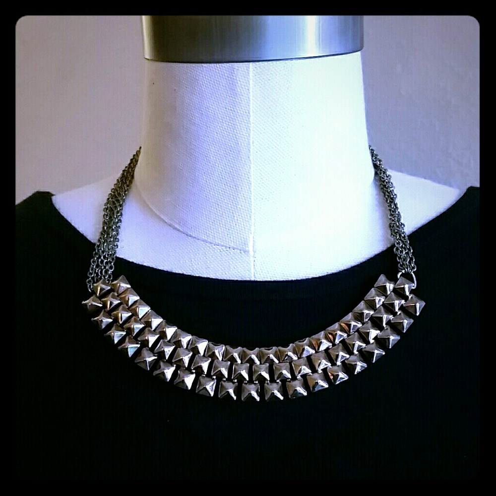 VINTAGE Gold stud necklace