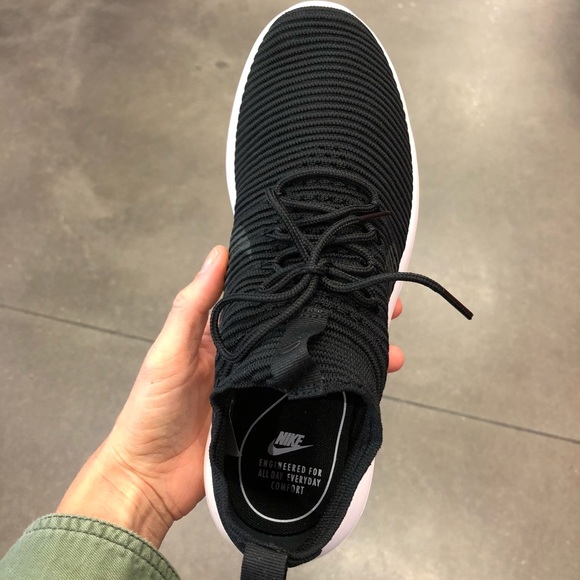 🎬Roshe Flyknit🎬Price firm 🎬Nike new in a box - Picture 6 of 8