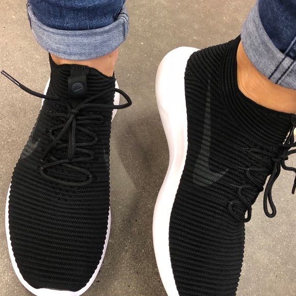 🎬Roshe Flyknit🎬Price firm 🎬Nike new in a box - Picture 3 of 8