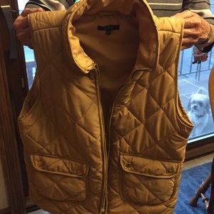 A size medium zippered vest