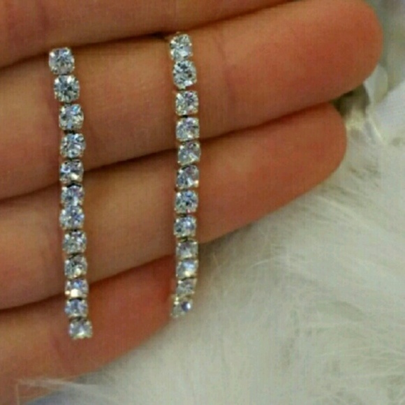 . Jewelry - DANGLY RHINESTONE EARRINGS