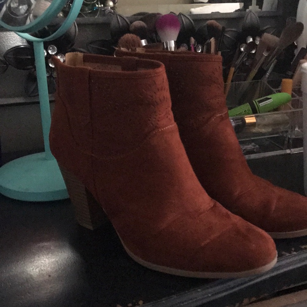 Adorable brown country booties ❤️