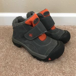 Boys Keen boots, size 4