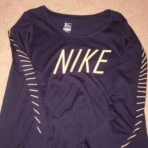 NEVER WORN !!! loose fitting