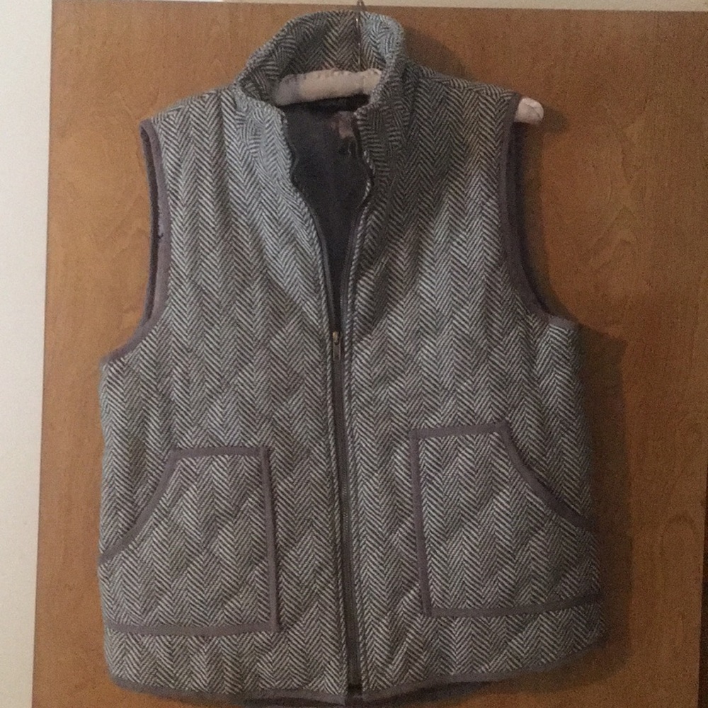 Herribone gray and White vest size L