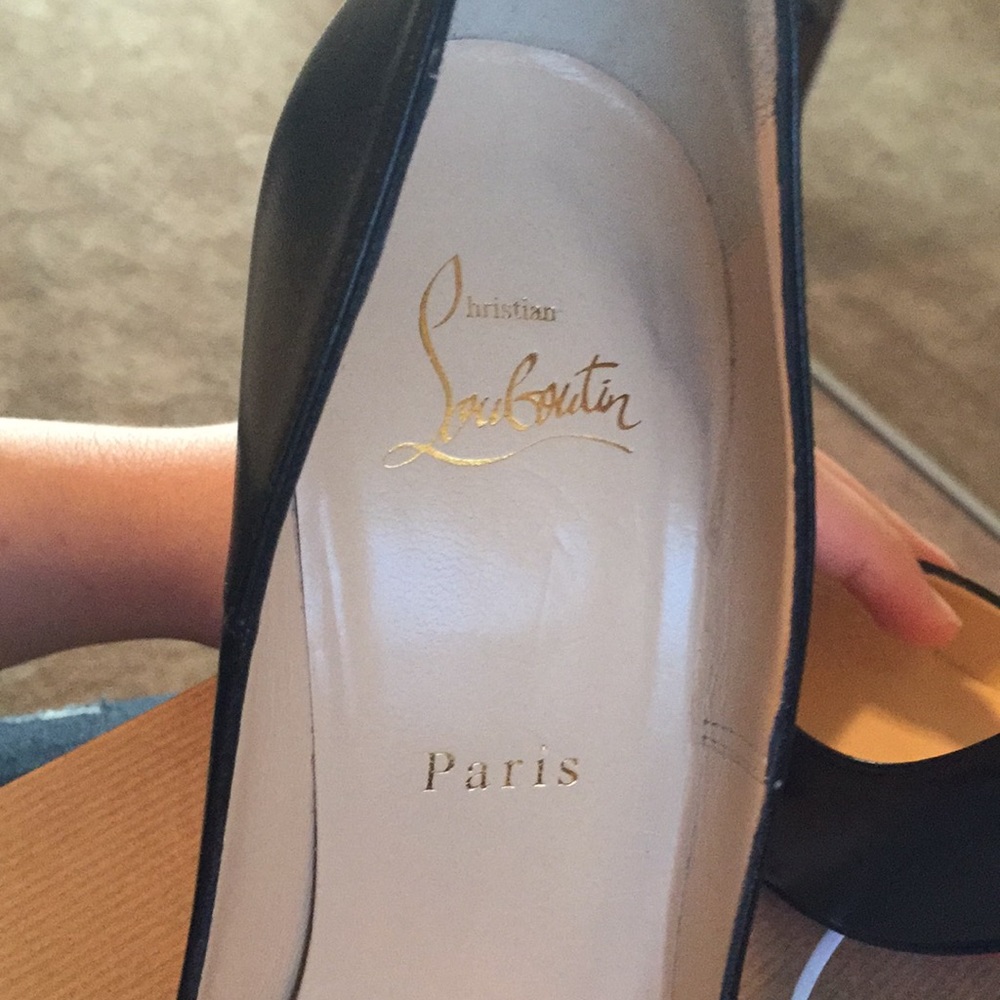 Size 38.5 loubss