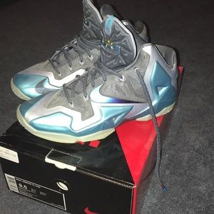 Lebron 11 Gamma Blues size 9.5