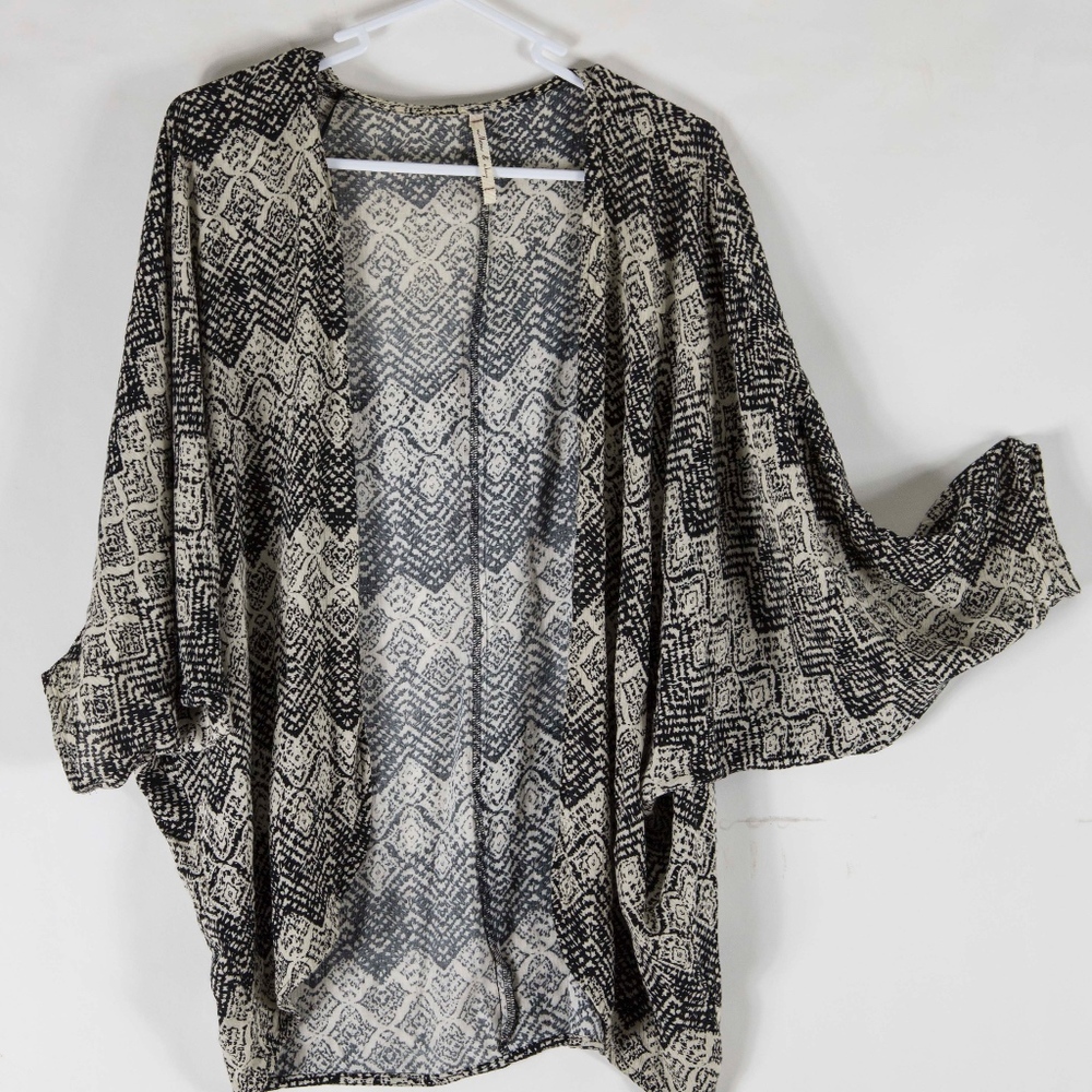 Willow & Clay Kimono Drape Top (Nordstrom Rack)