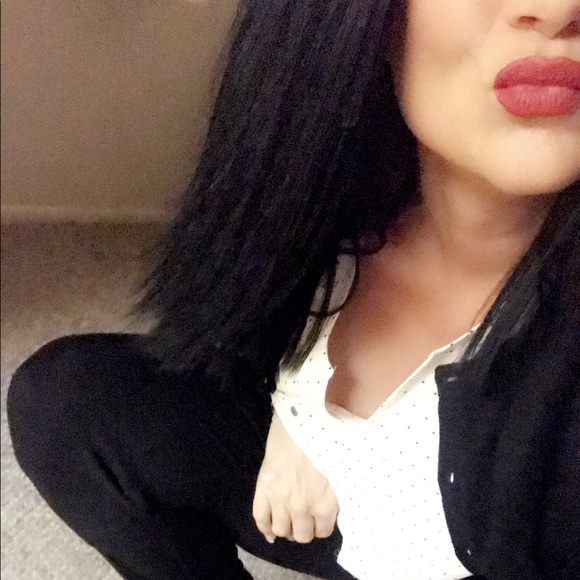 Meet your Posher, Carrie - Picture 2 of 3