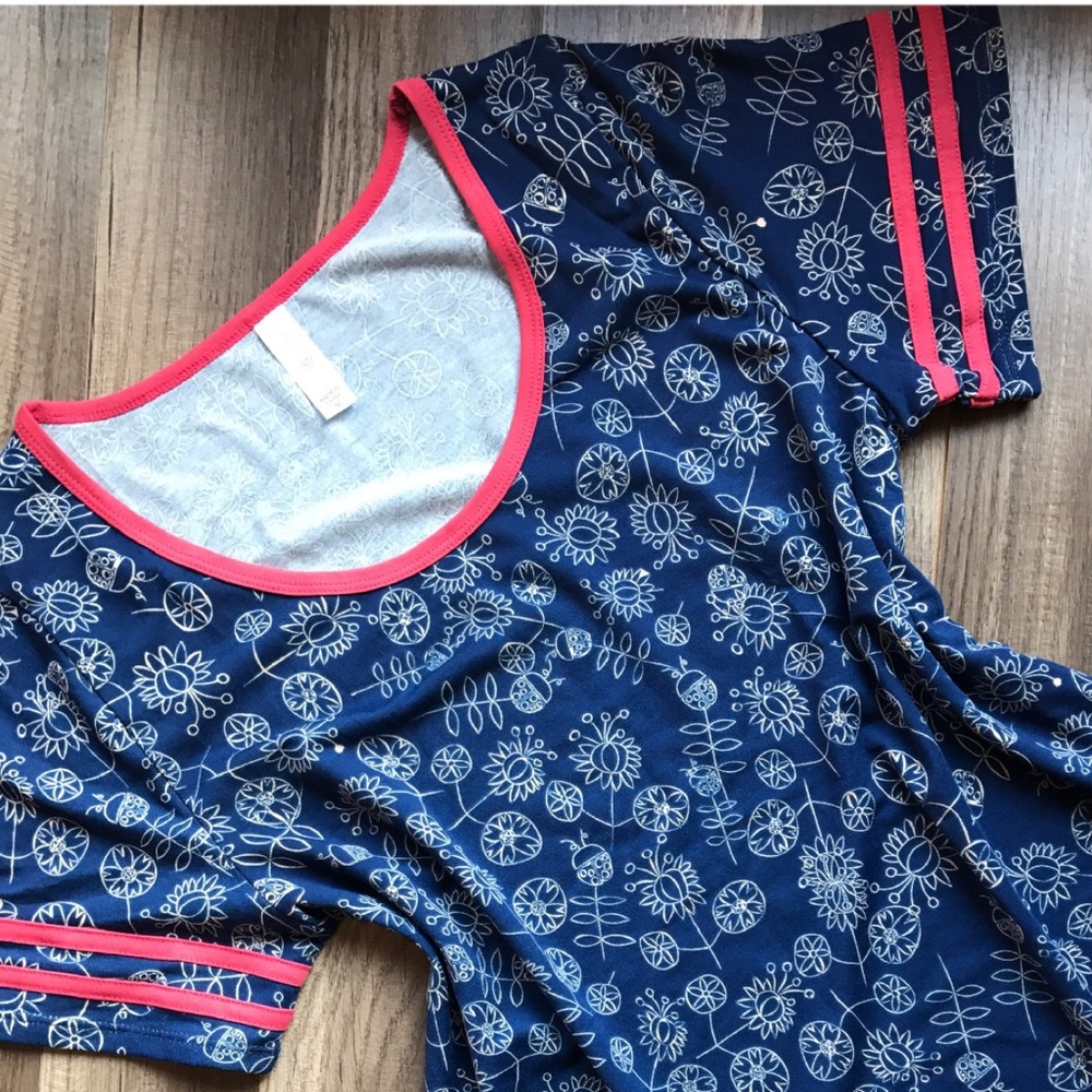 M Lularoe Classic T
