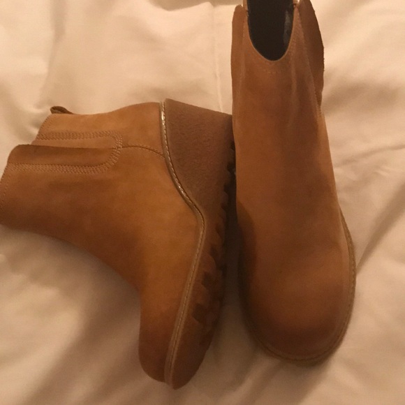 Timberland boots..little wedge great for everyday - Picture 5 of 5