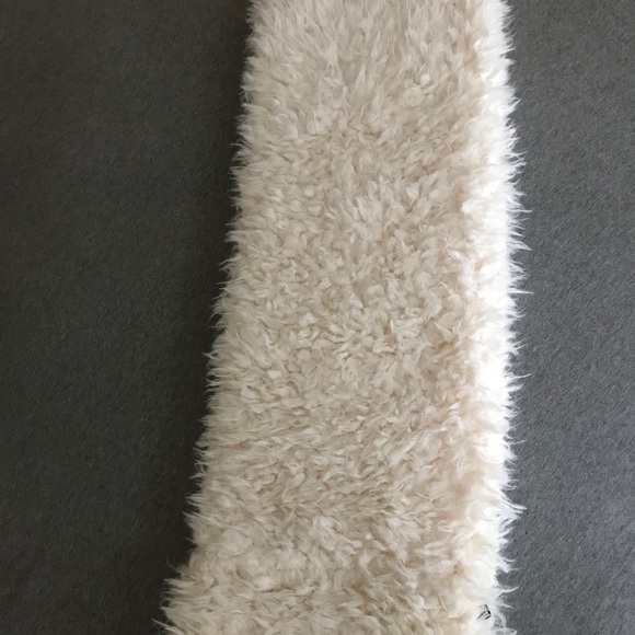 Plush Loop Scarf - Picture 3 of 4