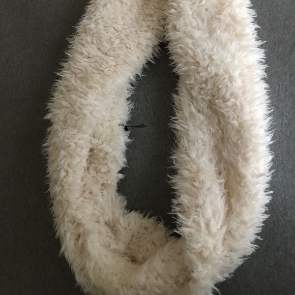 Plush Loop Scarf - Picture 4 of 4