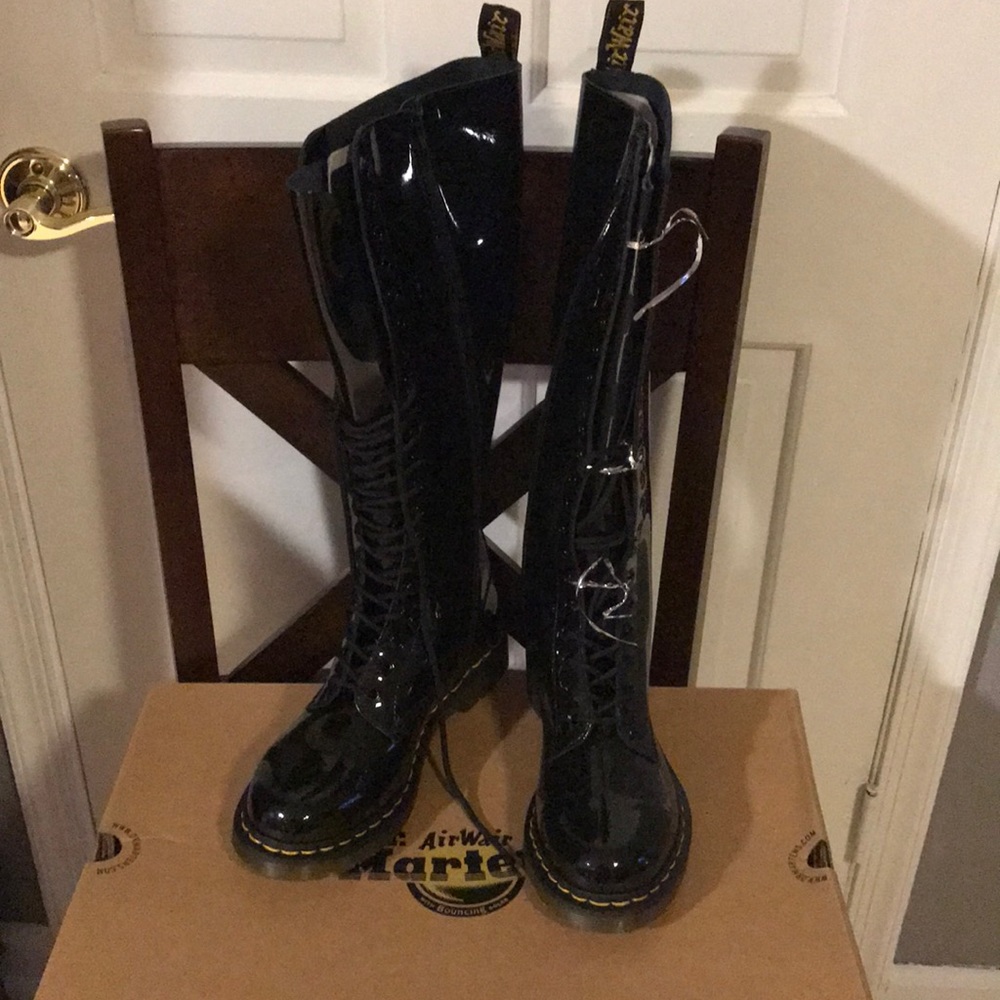 Dr Martens Patent Lamper Boots