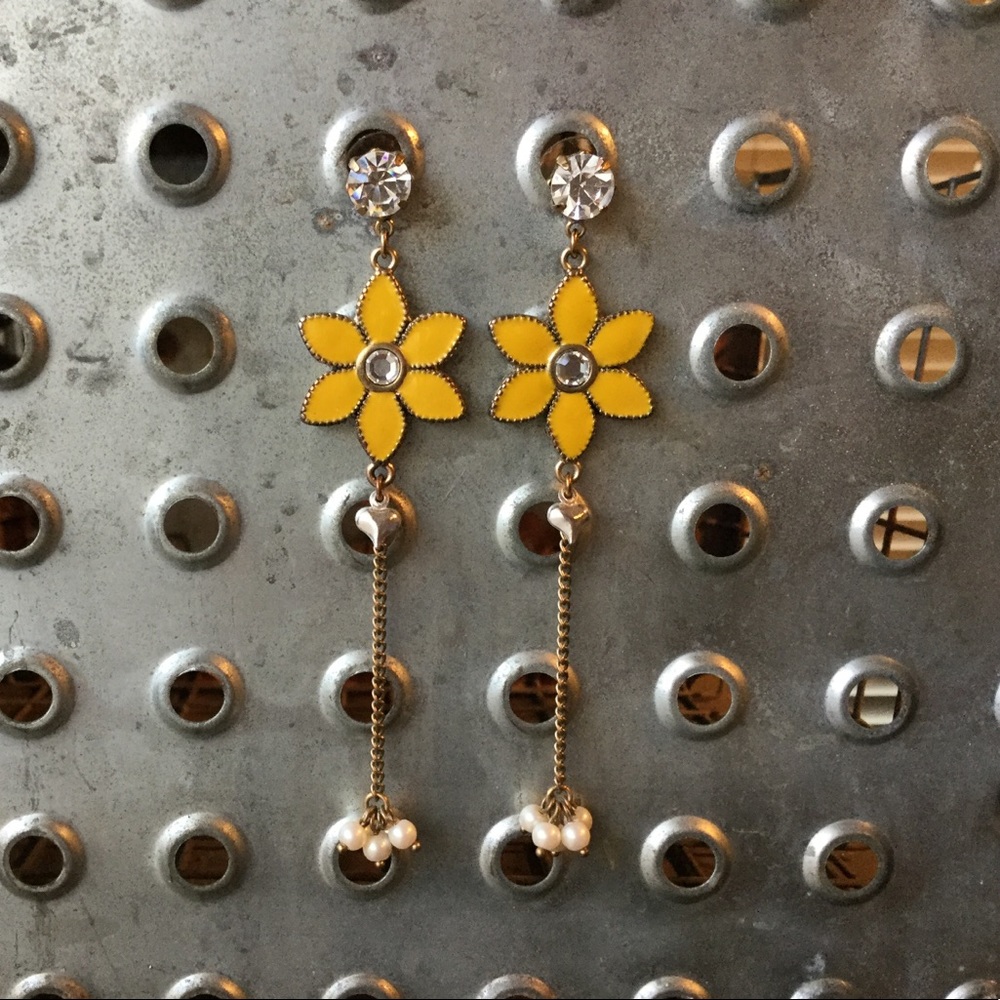 Betsey Johnson Daisy Garden Party Earrings.