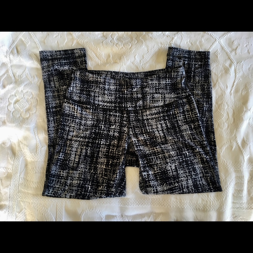 XS 90 Degree by Reflex black &grey Capri yoga pant