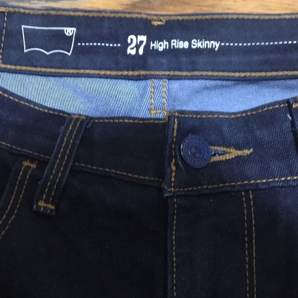 High rise skinny Levi’s in dark indigo wash - Picture 3 of 3