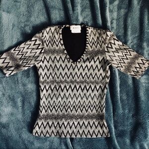 *FREE WITH BUNDLE* 90s Amy Byer V neck