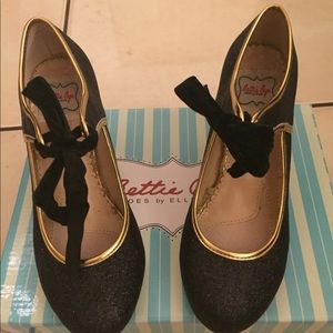 Ladies shoes