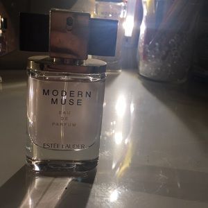 Modern muse Estée Lauder 1.0 fl oz
