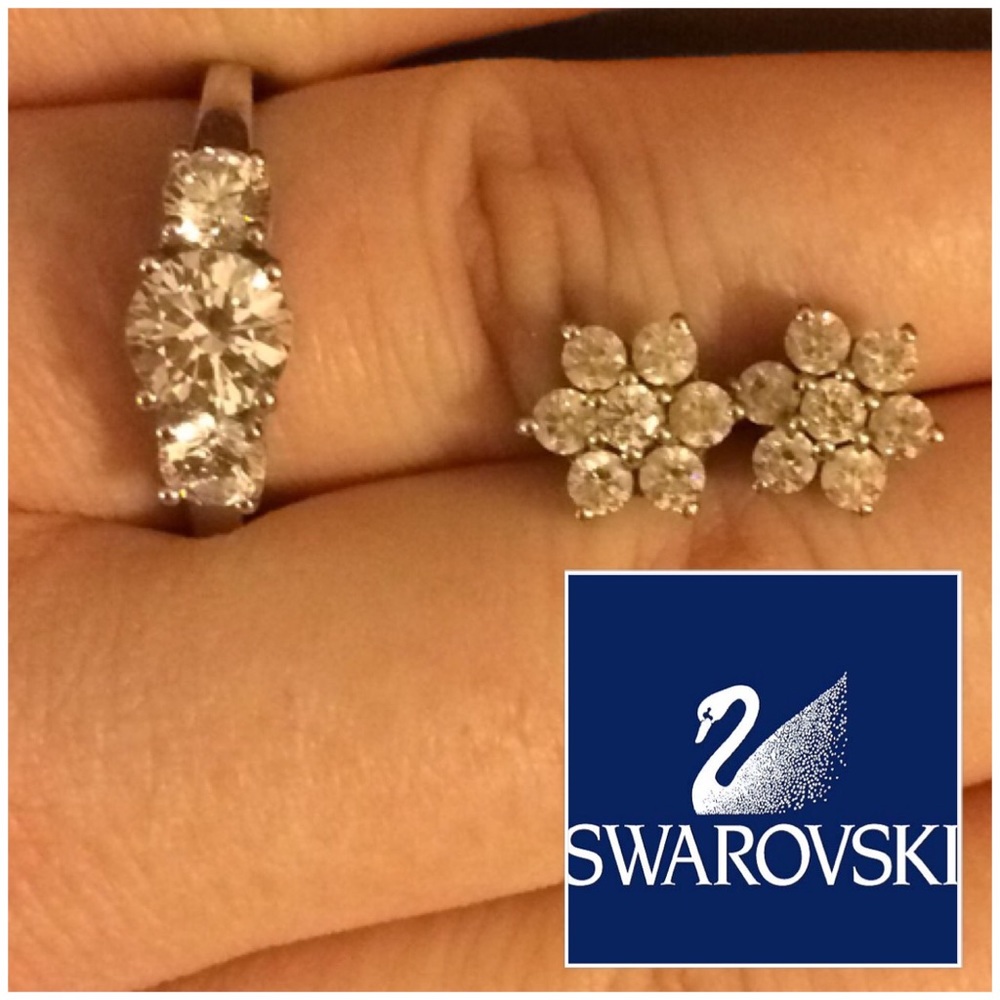 SWAROVSKI RING AND EARNINGS SET! Size 7