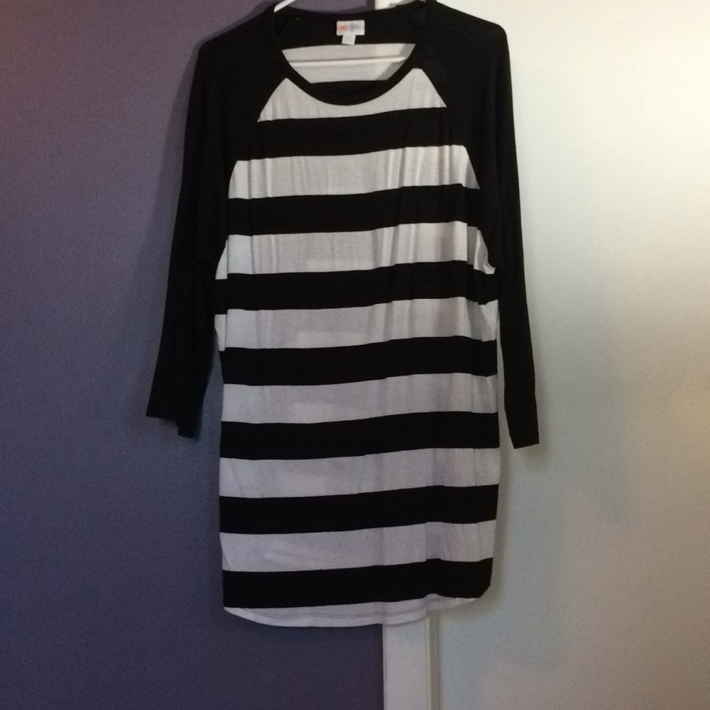 LulaRoe Randy tee