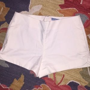Cynthia Rowley White Shorts size 6. Back zip