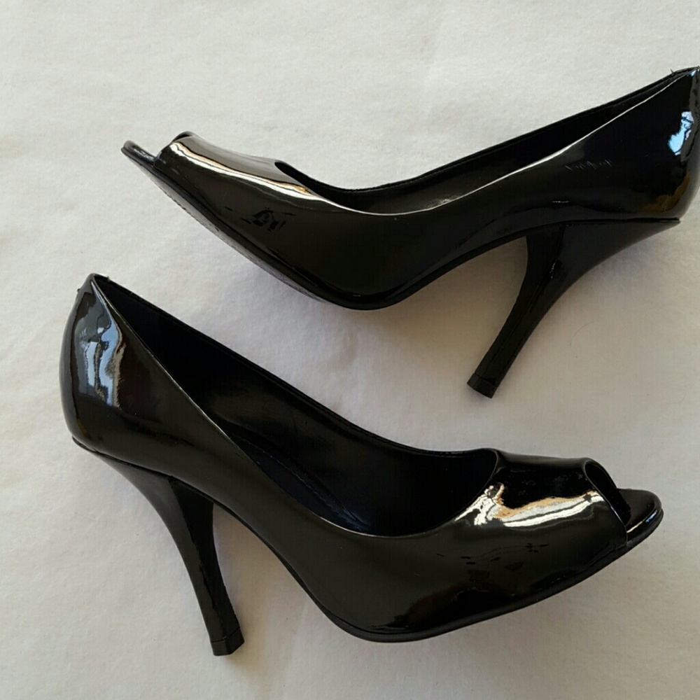 Gianni Bini patent leather heels 7.5