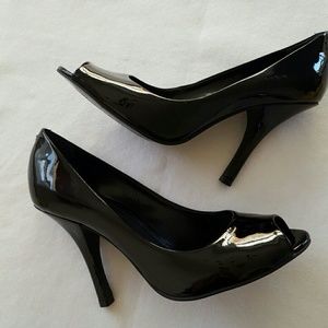 Gianni Bini patent leather heels 7.5