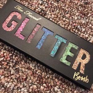 Too Faced Glitter bomb