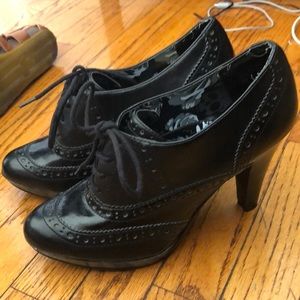 Tuxedo shoe heels