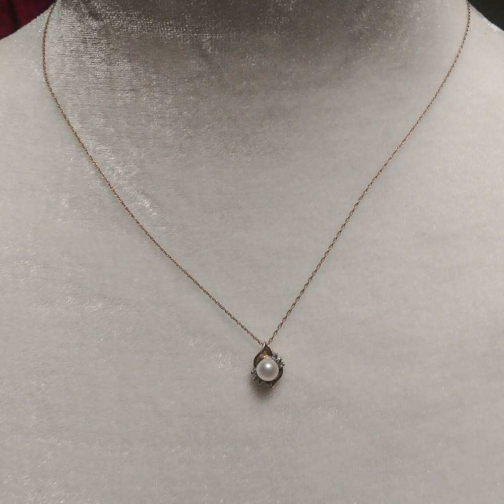 Fresh Water Pearl Necklace with Diamond Accent