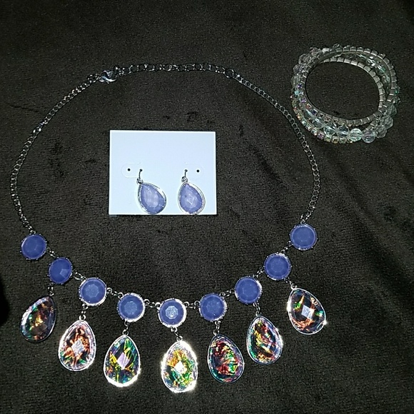 Purple costume jewelry ensemble - Picture 1 of 4