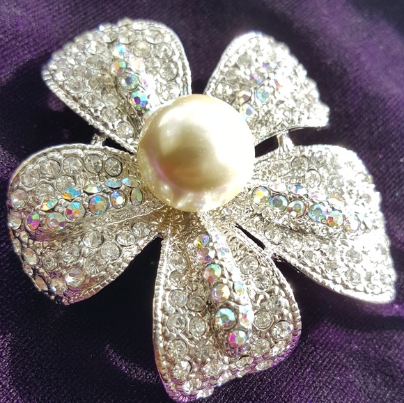 Cookie Lee flower brooch - Picture 2 of 3