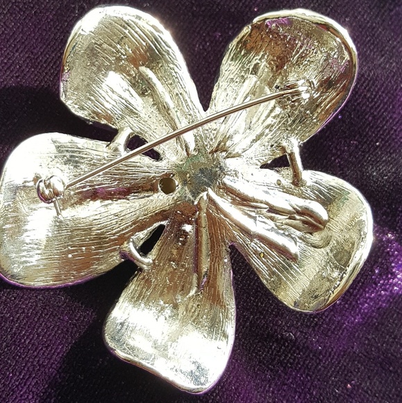 Cookie Lee flower brooch - Picture 3 of 3