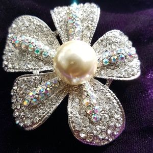 Cookie Lee flower brooch