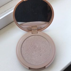 Tarte Amazonian clay highlight “stunner”