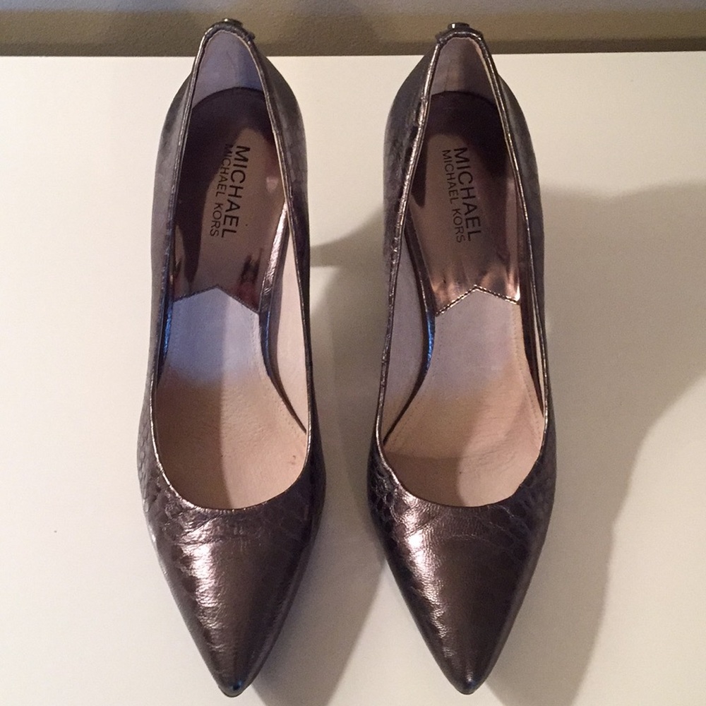 Micheal Kors Silver Pumps
