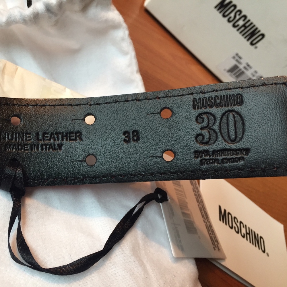 New Moschino 30th Anniversary Gold Chain Belt - Picture 5 of 6