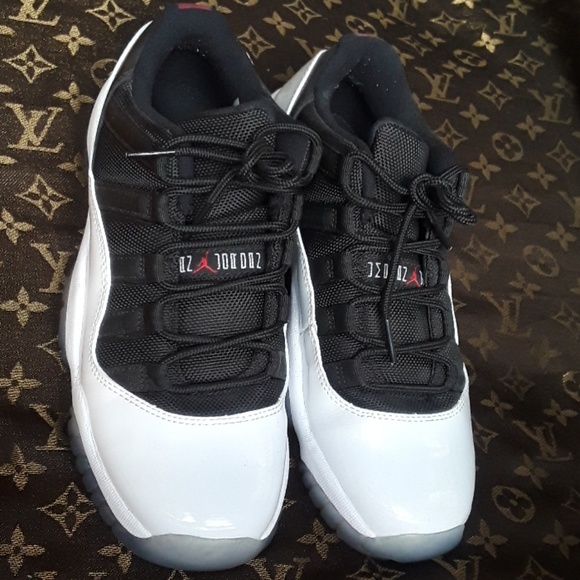 🤑❌ JORDAN 11 TUXEDOS ❌🤑 - Picture 2 of 4