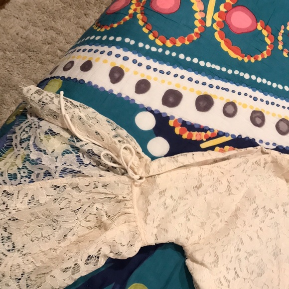 Cream lace blouse - Picture 4 of 6