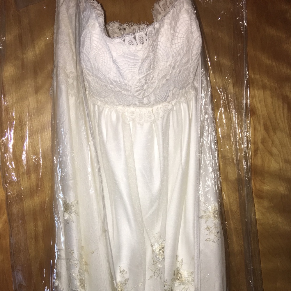Wedding dress, too big, can’t return, never worn!! - Picture 1 of 7