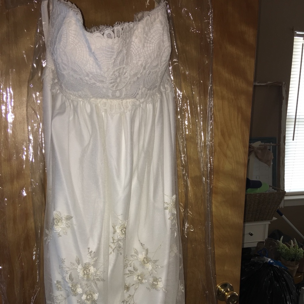 Wedding dress, too big, can’t return, never worn!! - Picture 2 of 7