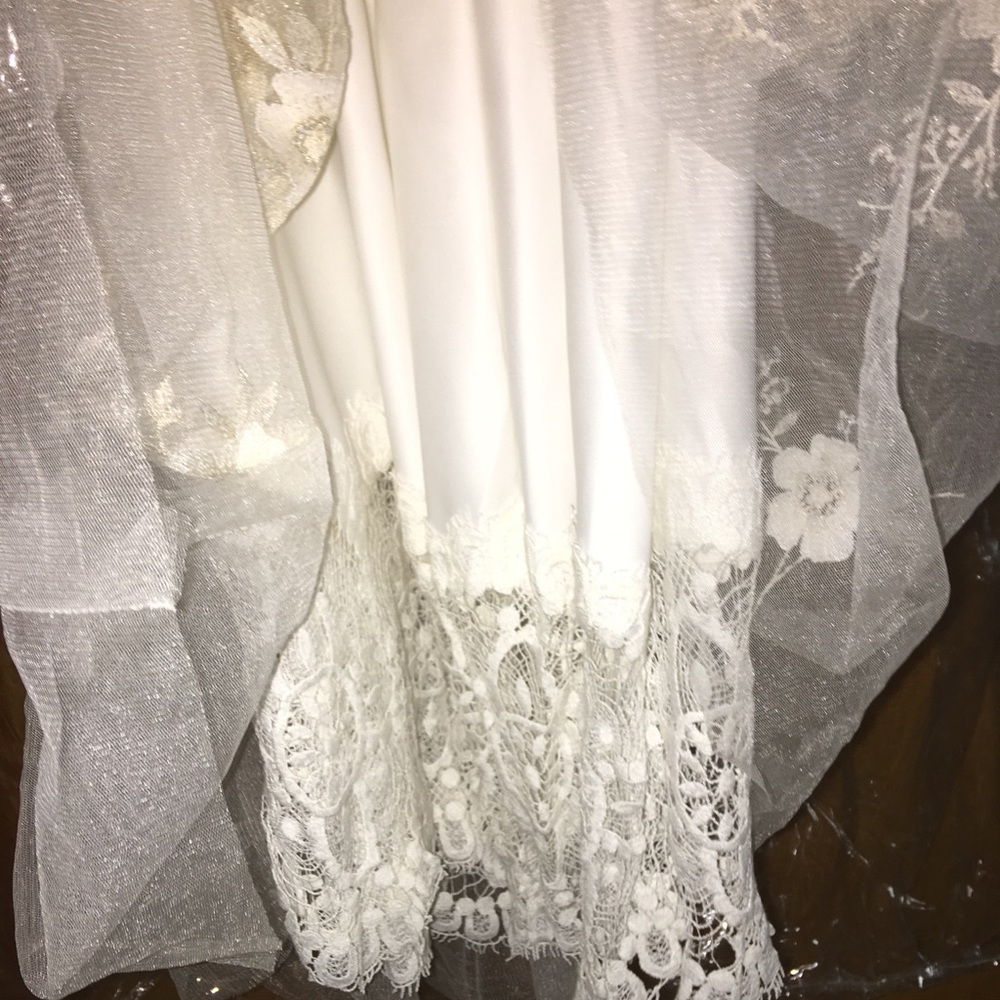 Wedding dress, too big, can’t return, never worn!! - Picture 6 of 7
