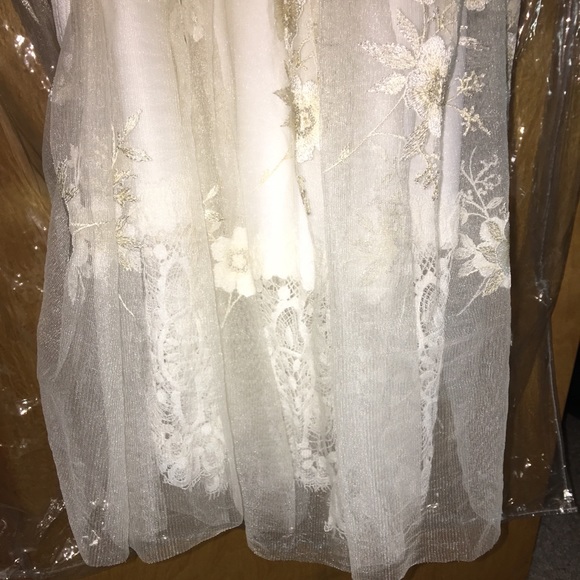 Wedding dress, too big, can’t return, never worn!! - Picture 5 of 7