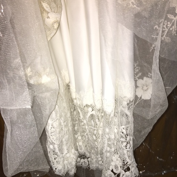 Wedding dress, too big, can’t return, never worn!! - Picture 6 of 7