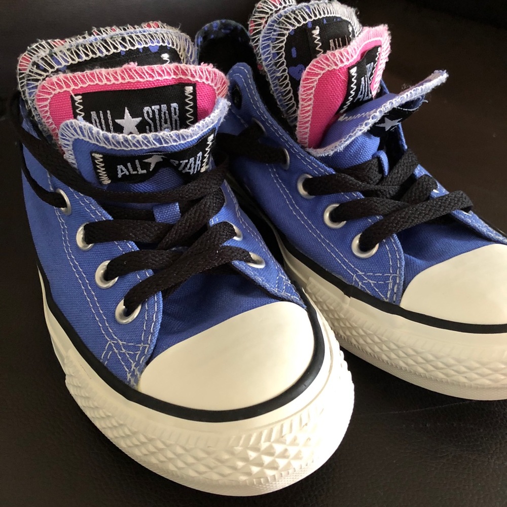 Converse All Star Sneakers. Men’s 6/Women’s 8