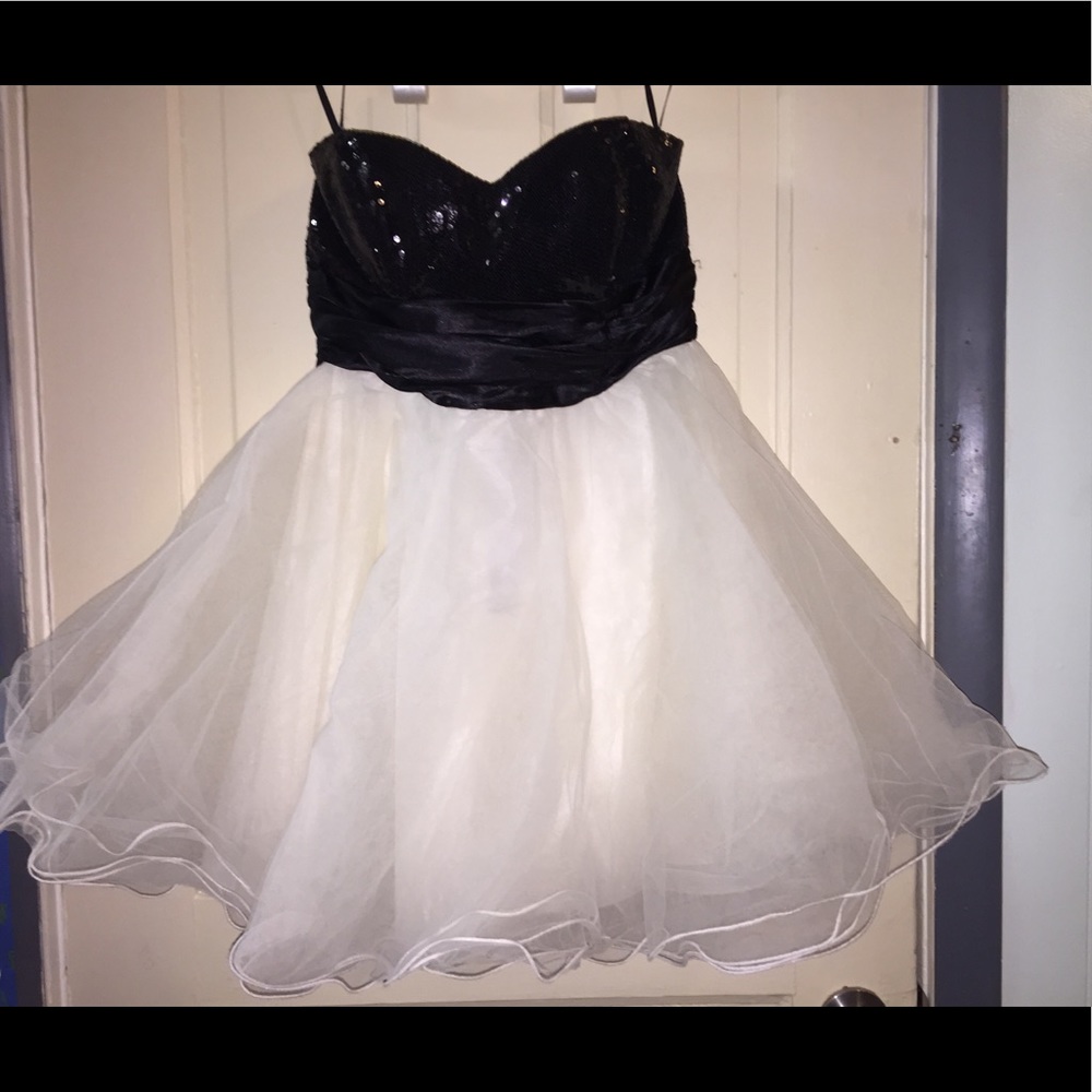 Short black and white prom dress